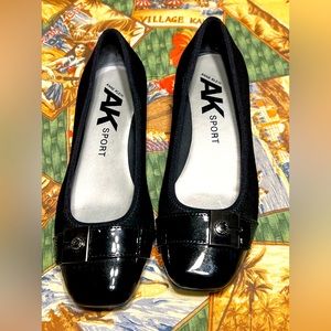 Anne Klein AK Sport Women's Black/Multi Fabric Ballet Flat Size 7M